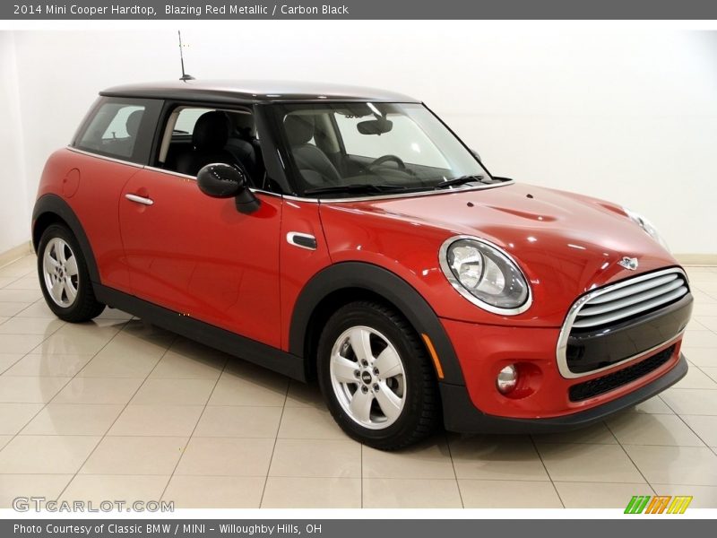 Front 3/4 View of 2014 Cooper Hardtop