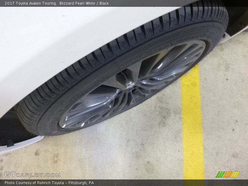 Blizzard Pearl White / Black 2017 Toyota Avalon Touring