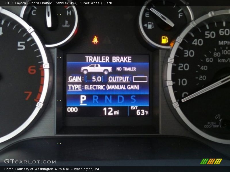 Super White / Black 2017 Toyota Tundra Limited CrewMax 4x4