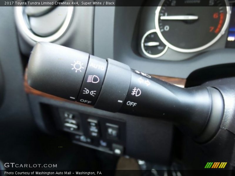 Super White / Black 2017 Toyota Tundra Limited CrewMax 4x4