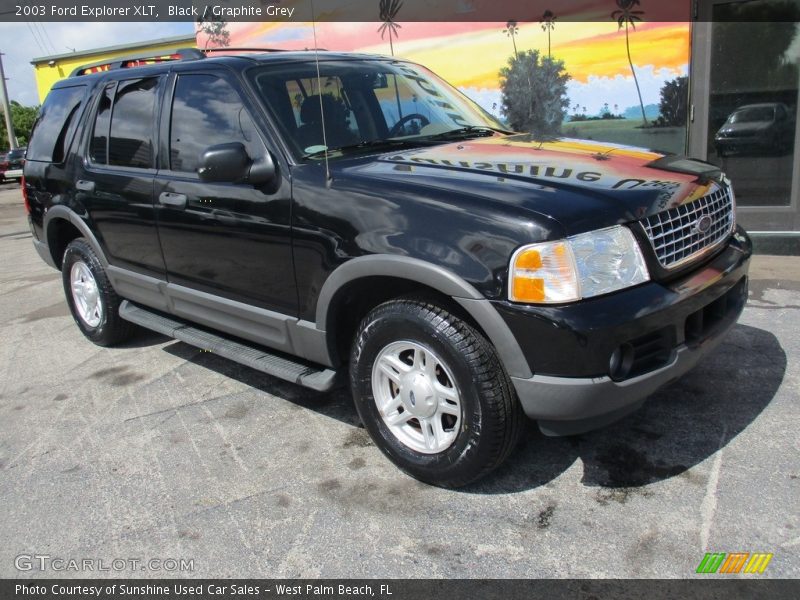 Front 3/4 View of 2003 Explorer XLT