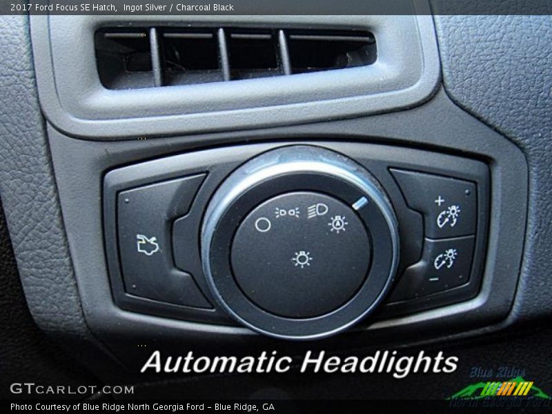 Ingot Silver / Charcoal Black 2017 Ford Focus SE Hatch
