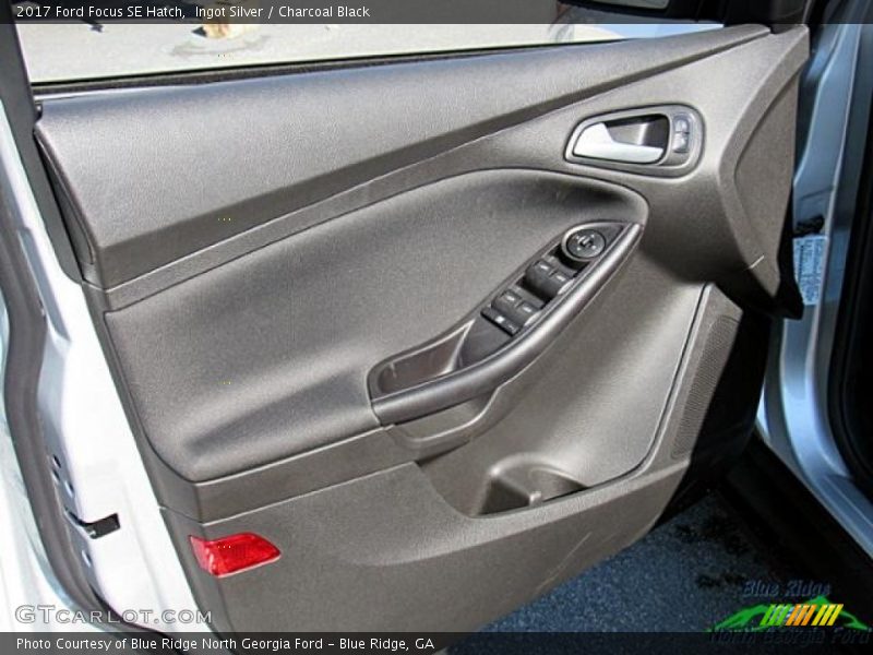 Ingot Silver / Charcoal Black 2017 Ford Focus SE Hatch