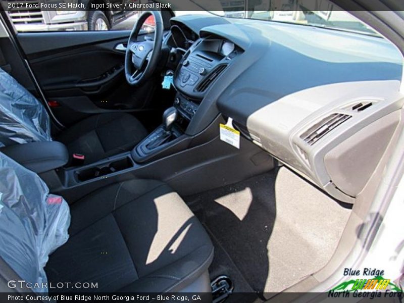 Ingot Silver / Charcoal Black 2017 Ford Focus SE Hatch