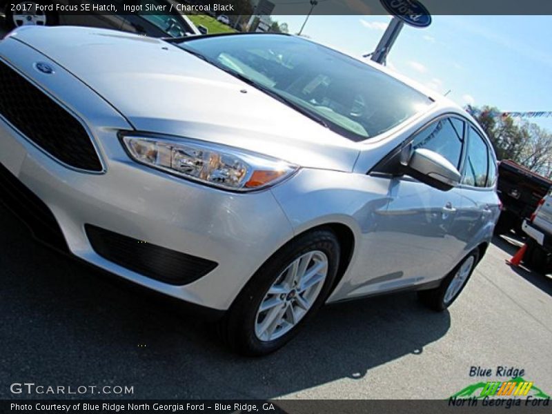 Ingot Silver / Charcoal Black 2017 Ford Focus SE Hatch