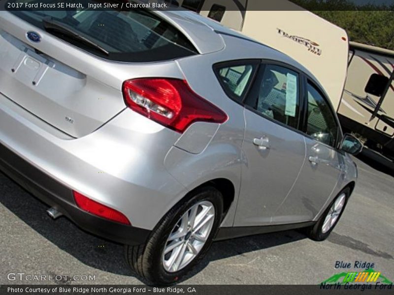 Ingot Silver / Charcoal Black 2017 Ford Focus SE Hatch