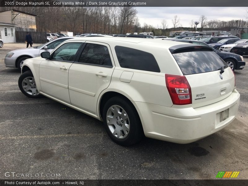 Cool Vanilla White / Dark Slate Gray/Light Graystone 2005 Dodge Magnum SE