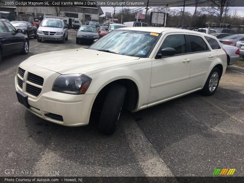 Cool Vanilla White / Dark Slate Gray/Light Graystone 2005 Dodge Magnum SE