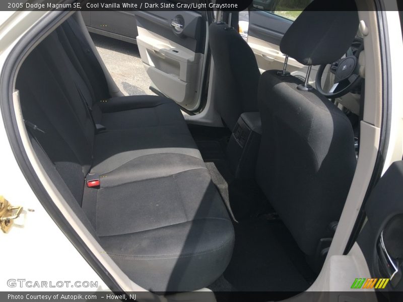 Cool Vanilla White / Dark Slate Gray/Light Graystone 2005 Dodge Magnum SE