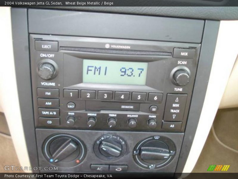 Wheat Beige Metallic / Beige 2004 Volkswagen Jetta GL Sedan