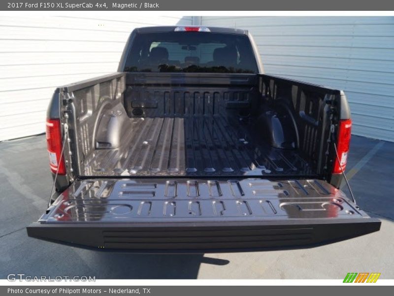 Magnetic / Black 2017 Ford F150 XL SuperCab 4x4