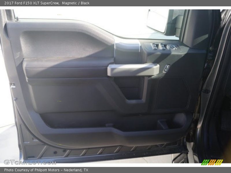 Magnetic / Black 2017 Ford F150 XLT SuperCrew