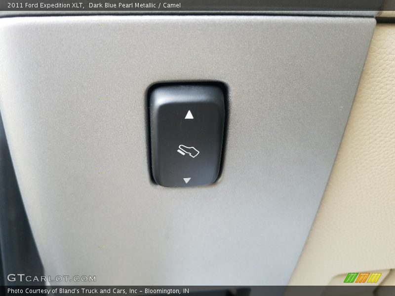 Dark Blue Pearl Metallic / Camel 2011 Ford Expedition XLT