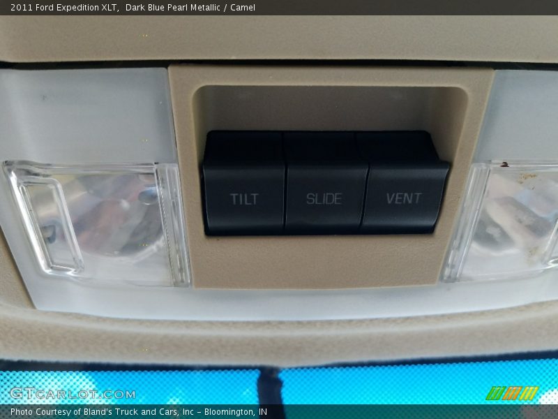 Dark Blue Pearl Metallic / Camel 2011 Ford Expedition XLT