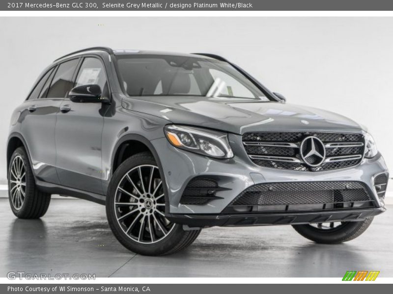 Front 3/4 View of 2017 GLC 300