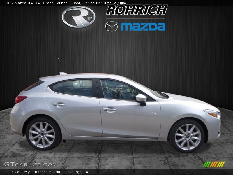 Sonic Silver Metallic / Black 2017 Mazda MAZDA3 Grand Touring 5 Door