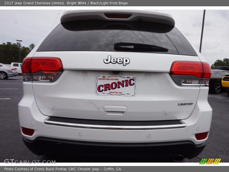 Bright White / Black/Light Frost Beige 2017 Jeep Grand Cherokee Limited