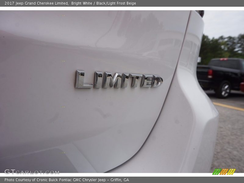 Bright White / Black/Light Frost Beige 2017 Jeep Grand Cherokee Limited