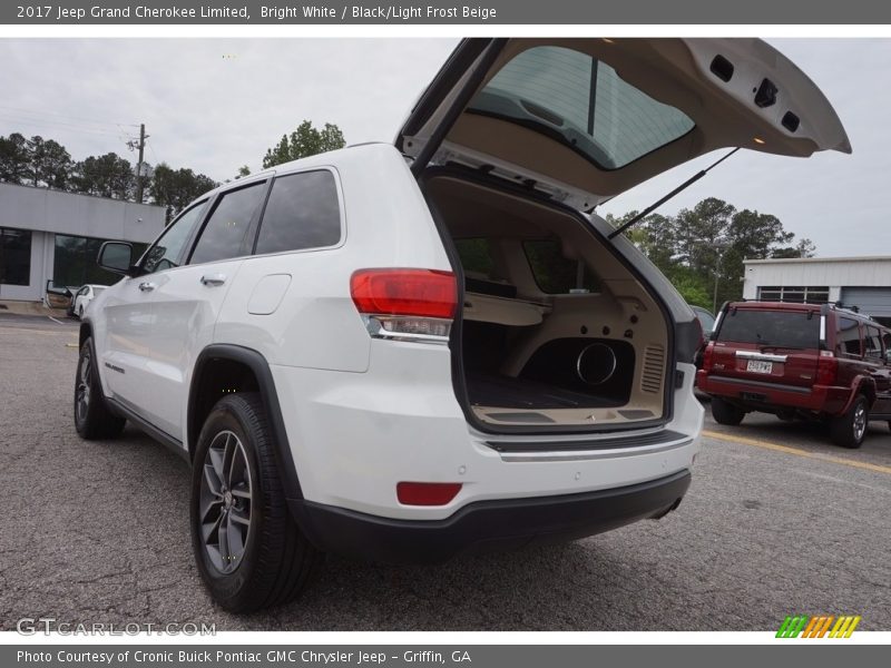 Bright White / Black/Light Frost Beige 2017 Jeep Grand Cherokee Limited