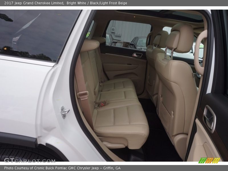 Bright White / Black/Light Frost Beige 2017 Jeep Grand Cherokee Limited