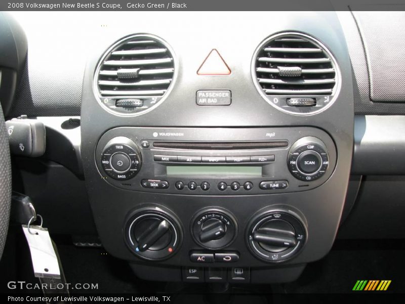 Gecko Green / Black 2008 Volkswagen New Beetle S Coupe