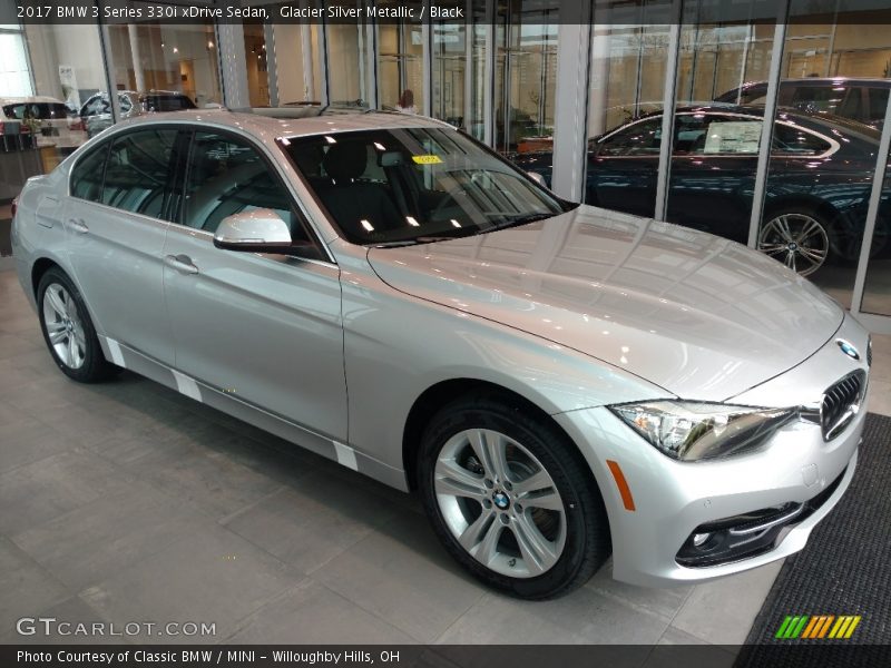 Front 3/4 View of 2017 3 Series 330i xDrive Sedan