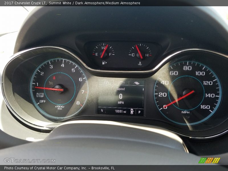 Summit White / Dark Atmosphere/Medium Atmosphere 2017 Chevrolet Cruze LT