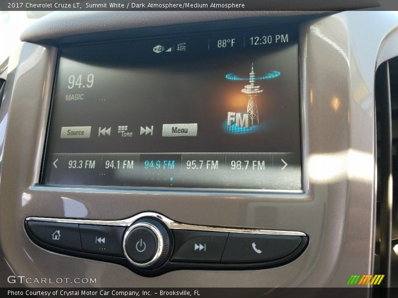 Summit White / Dark Atmosphere/Medium Atmosphere 2017 Chevrolet Cruze LT