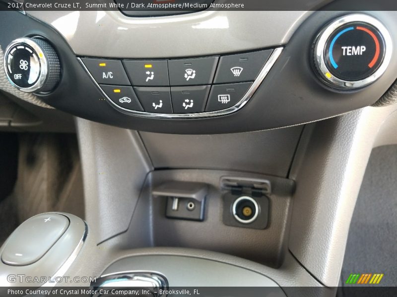 Summit White / Dark Atmosphere/Medium Atmosphere 2017 Chevrolet Cruze LT
