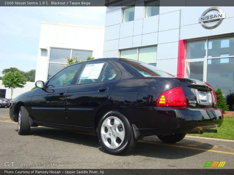 Blackout / Taupe Beige 2006 Nissan Sentra 1.8 S