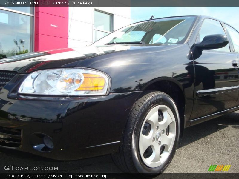 Blackout / Taupe Beige 2006 Nissan Sentra 1.8 S