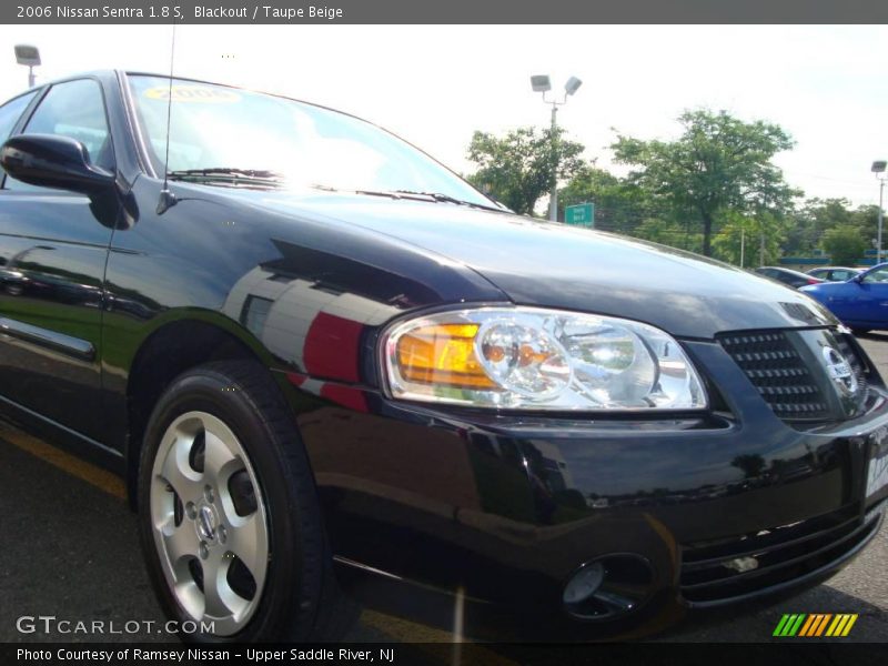 Blackout / Taupe Beige 2006 Nissan Sentra 1.8 S