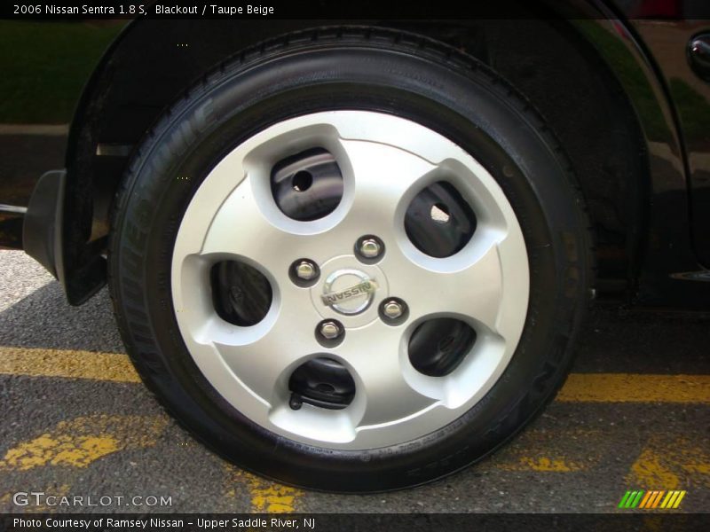 Blackout / Taupe Beige 2006 Nissan Sentra 1.8 S
