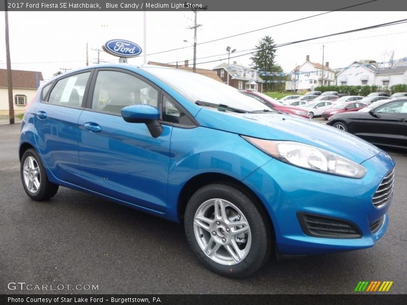 Front 3/4 View of 2017 Fiesta SE Hatchback