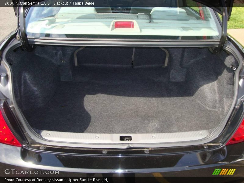 Blackout / Taupe Beige 2006 Nissan Sentra 1.8 S