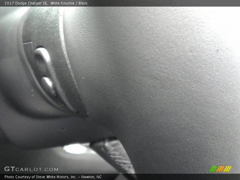 White Knuckle / Black 2017 Dodge Charger SE