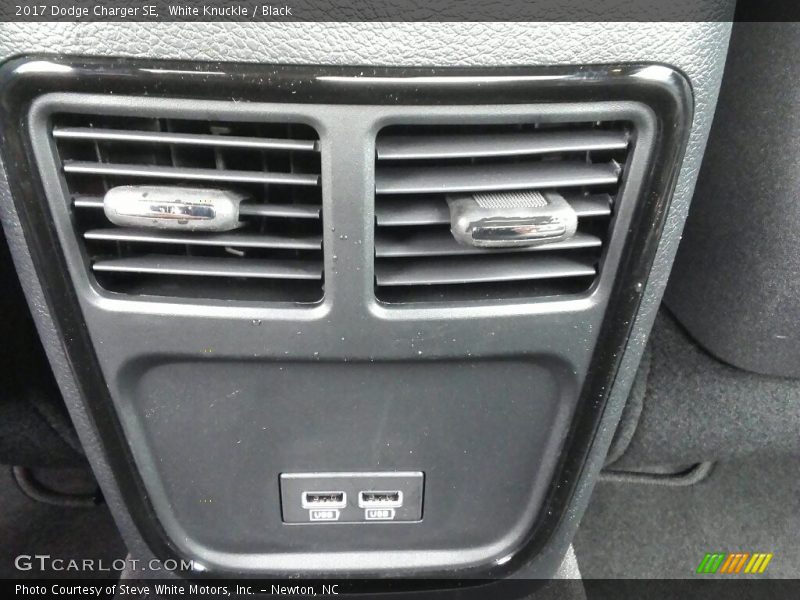 White Knuckle / Black 2017 Dodge Charger SE