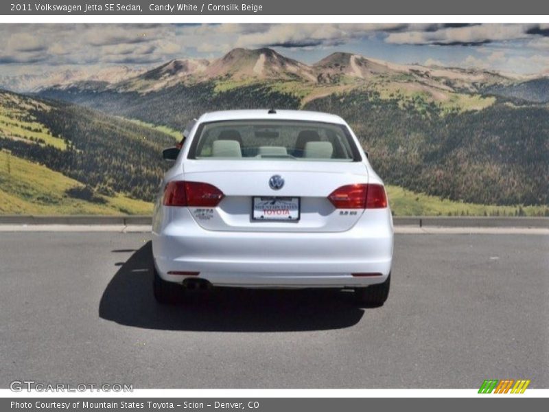 Candy White / Cornsilk Beige 2011 Volkswagen Jetta SE Sedan