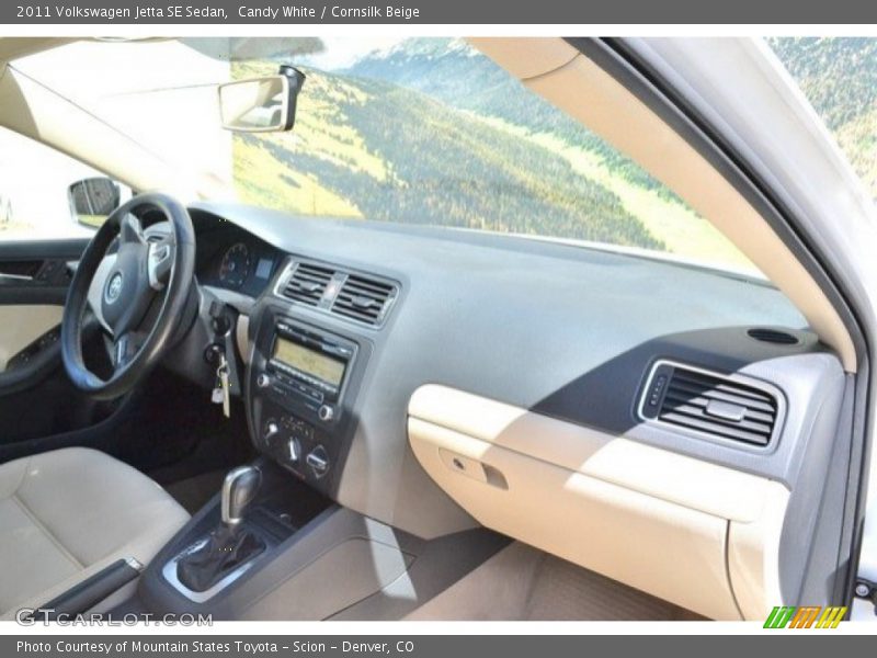 Candy White / Cornsilk Beige 2011 Volkswagen Jetta SE Sedan