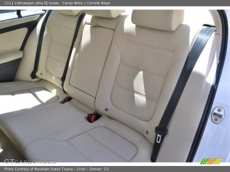 Candy White / Cornsilk Beige 2011 Volkswagen Jetta SE Sedan