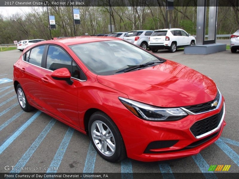 Front 3/4 View of 2017 Cruze LT