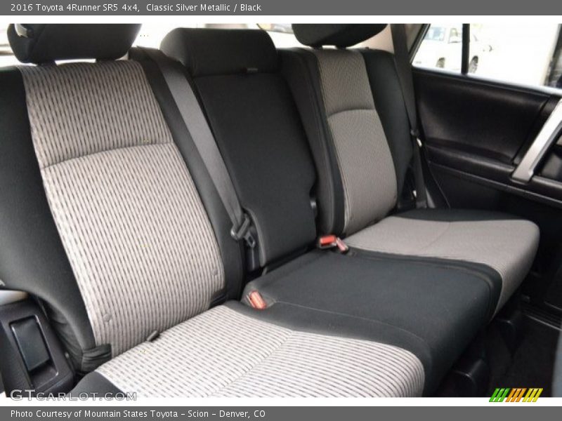 Classic Silver Metallic / Black 2016 Toyota 4Runner SR5 4x4