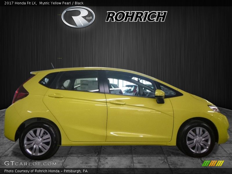 Mystic Yellow Pearl / Black 2017 Honda Fit LX
