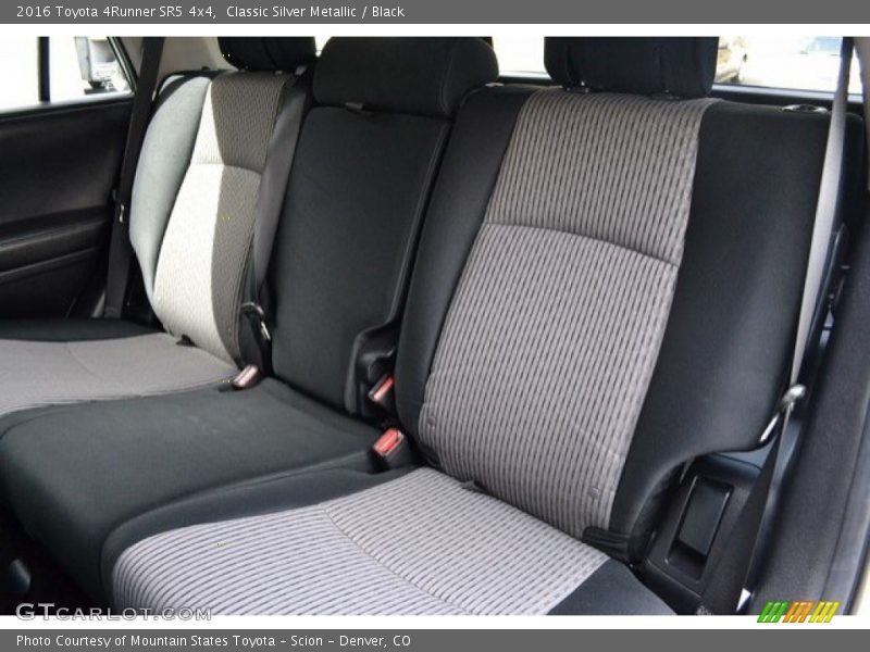 Classic Silver Metallic / Black 2016 Toyota 4Runner SR5 4x4