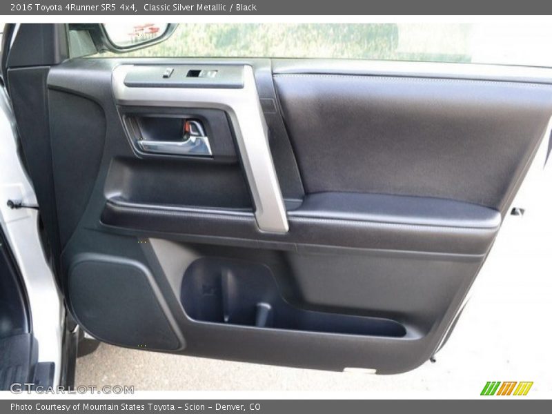 Classic Silver Metallic / Black 2016 Toyota 4Runner SR5 4x4