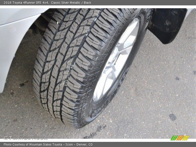 Classic Silver Metallic / Black 2016 Toyota 4Runner SR5 4x4