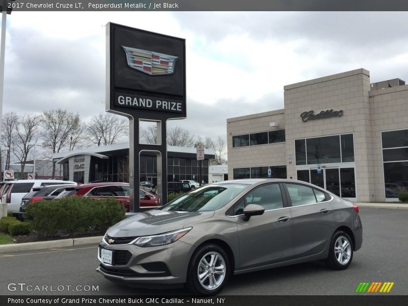 Pepperdust Metallic / Jet Black 2017 Chevrolet Cruze LT