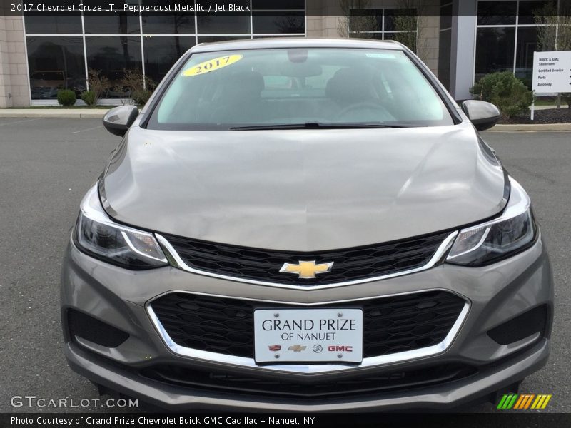 Pepperdust Metallic / Jet Black 2017 Chevrolet Cruze LT