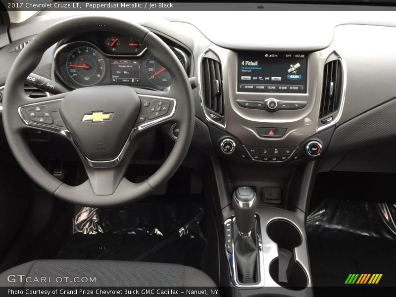 Pepperdust Metallic / Jet Black 2017 Chevrolet Cruze LT