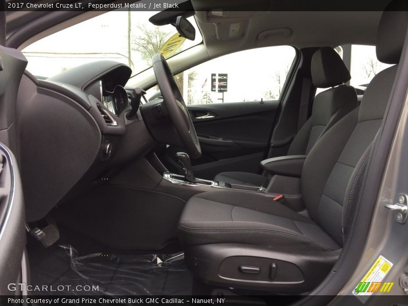 Pepperdust Metallic / Jet Black 2017 Chevrolet Cruze LT